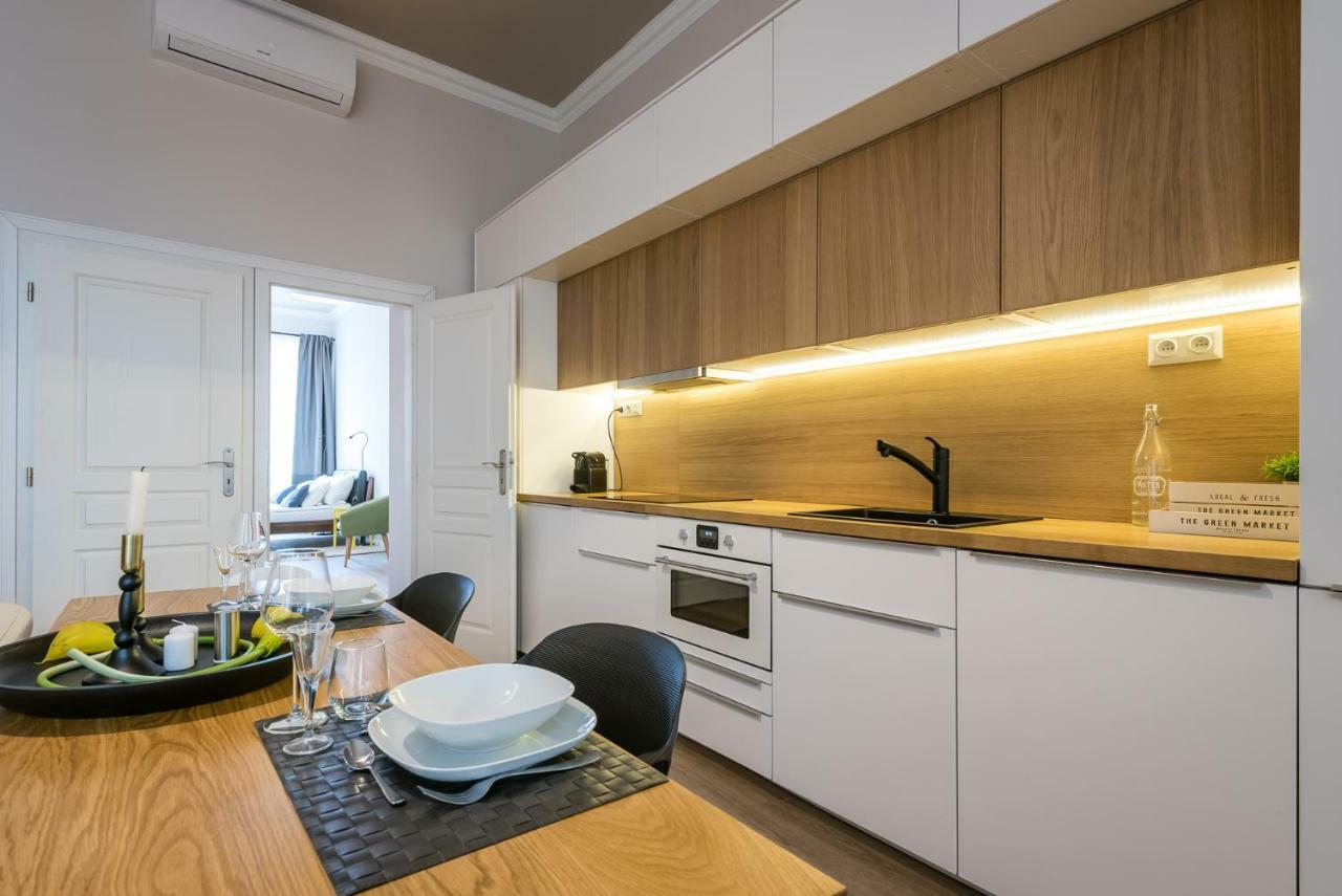 H75 Apartments Kosice Centre Exteriör bild